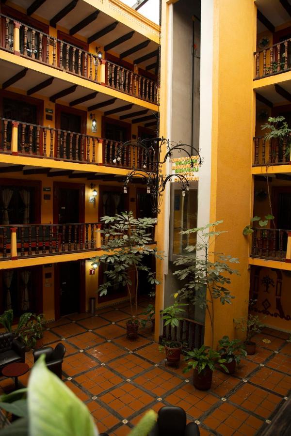 Hotel Catedral San Cristóbal de Las Casas Екстериор снимка